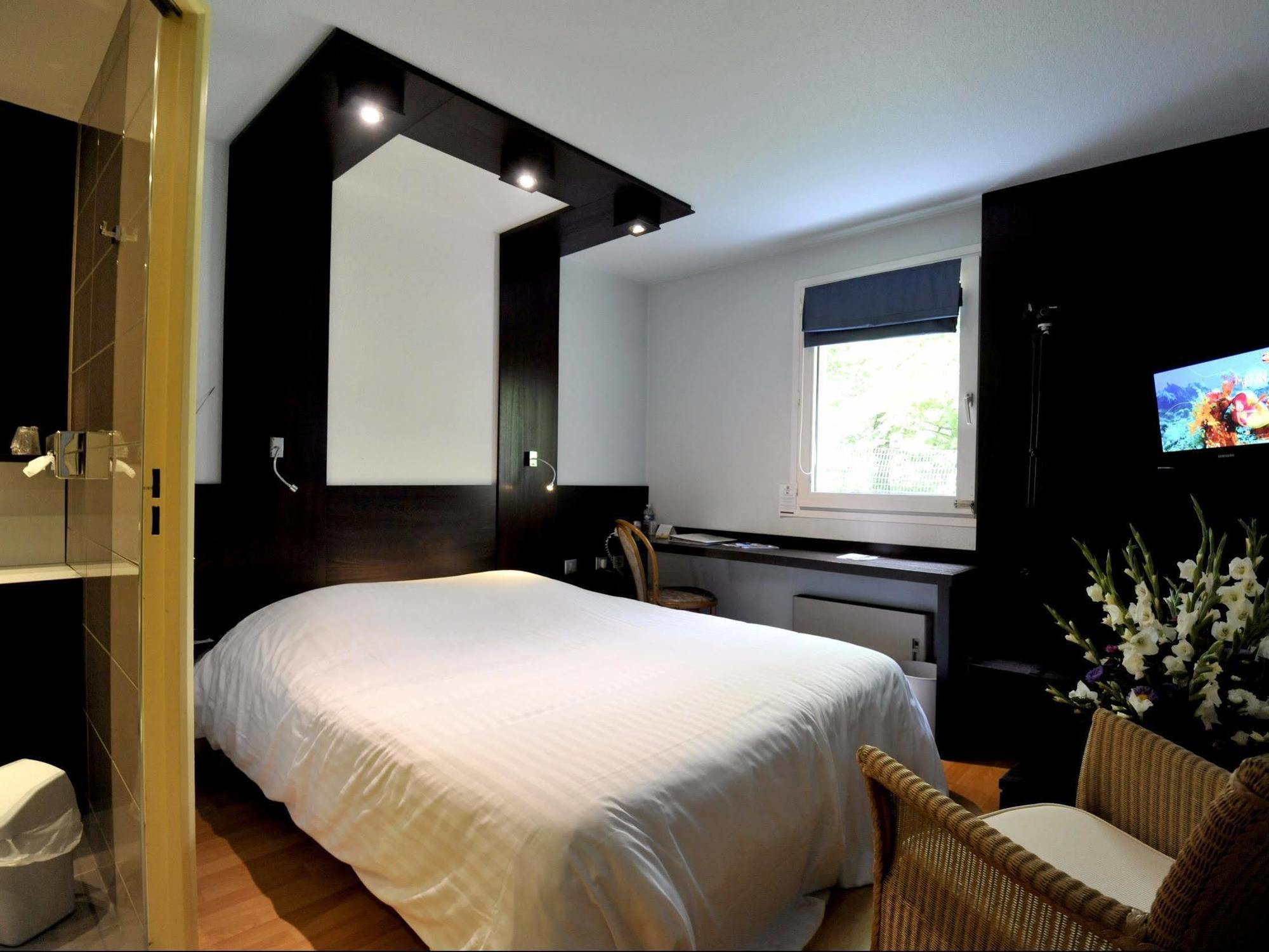Logis Cottage Hotel Vandoeuvre-les-Nancy Bagian luar foto